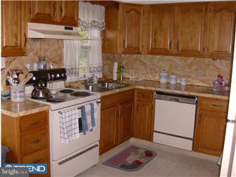 43 Crystal Road Levittown, PA 19057 - Photo 4 of 12 Kitchen