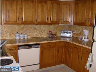 43 Crystal Road Levittown, PA 19057 - Photo 5 of 12 Kitchen