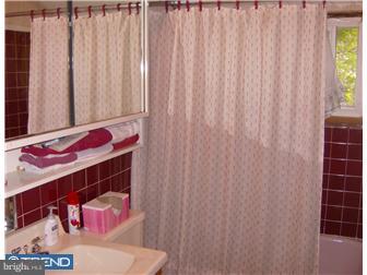43 Crystal Road Levittown, PA 19057 - Photo 10 of 12 Bathroom