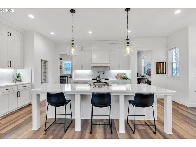 $2,297,000 | 370 Tulip Lane, Woodland, WA 98674