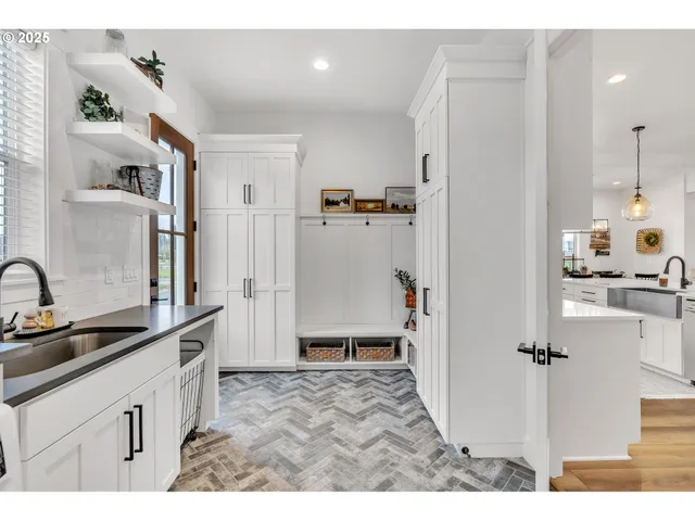 $2,297,000 | 370 Tulip Lane, Woodland, WA 98674