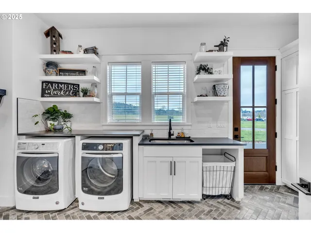 $2,297,000 | 370 Tulip Lane, Woodland, WA 98674