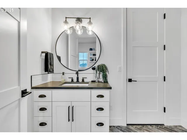 $2,297,000 | 370 Tulip Lane, Woodland, WA 98674