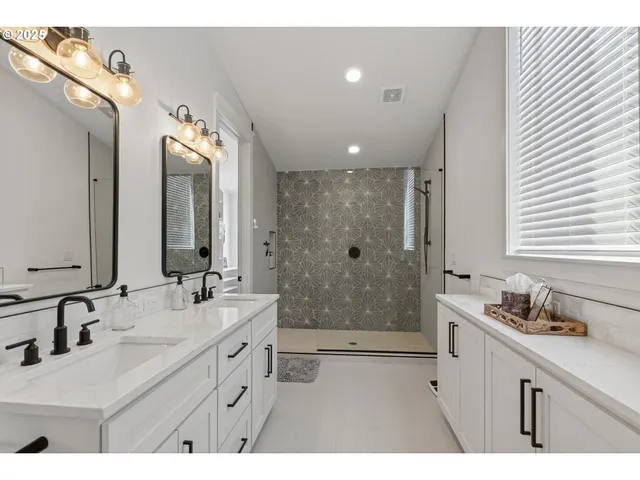 $2,297,000 | 370 Tulip Lane, Woodland, WA 98674