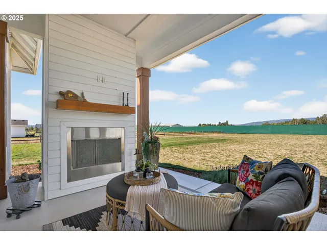 $2,297,000 | 370 Tulip Lane, Woodland, WA 98674