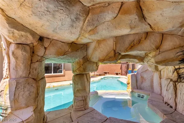 $10,000 | 2960 American River Lane, Las Vegas, NV 89135