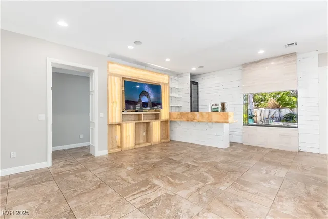 $10,000 | 2960 American River Lane, Las Vegas, NV 89135