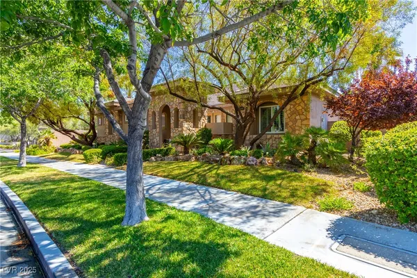 $10,000 | 2960 American River Lane, Las Vegas, NV 89135