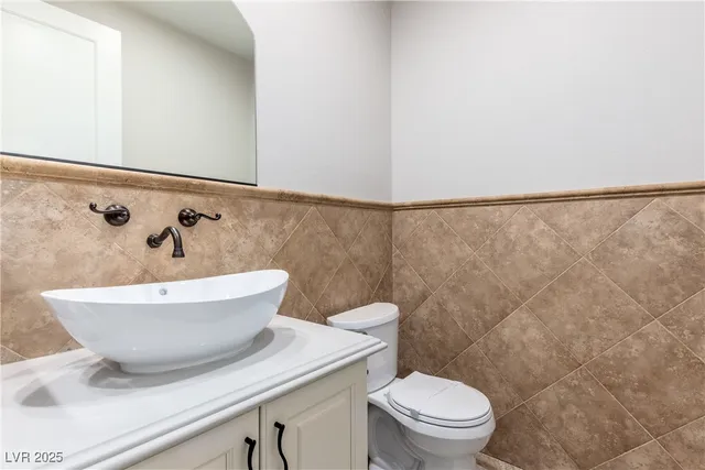 $10,000 | 2960 American River Lane, Las Vegas, NV 89135