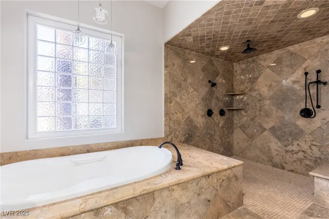 $10,000 | 2960 American River Lane, Las Vegas, NV 89135