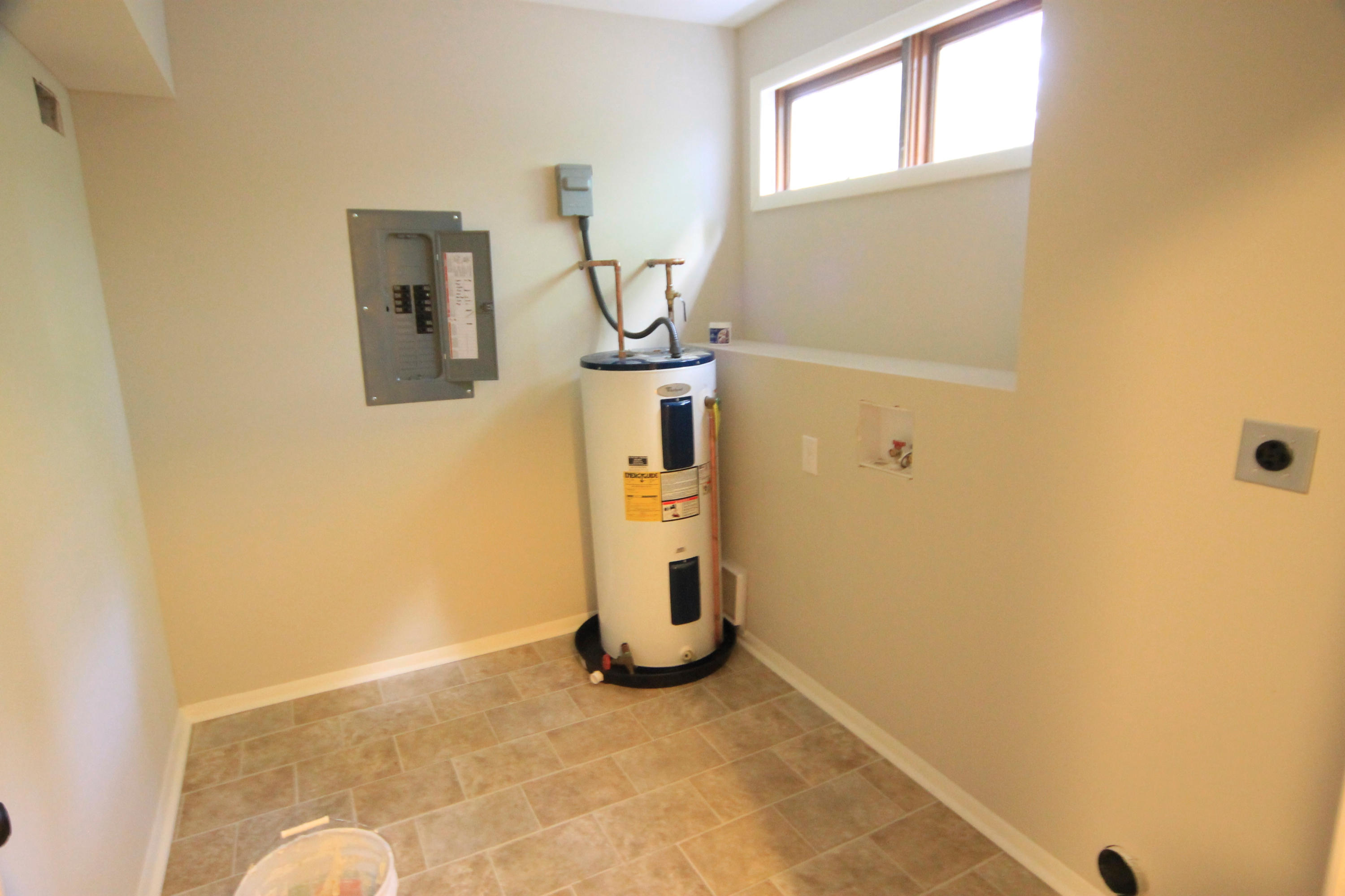 3500 Sprucewood Road Knoxville, TN 37921 - Photo 17 of 28 Large Laundry Room