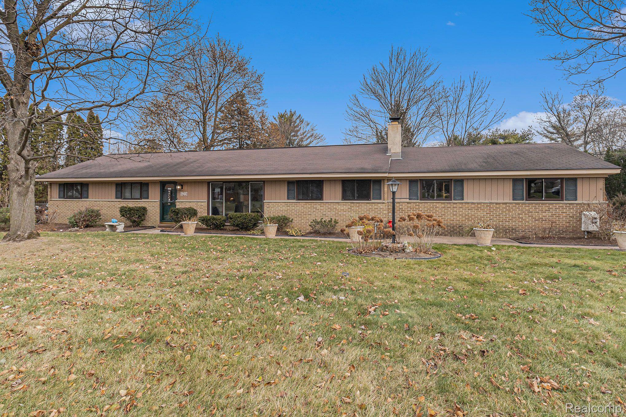 1902 Dawn Ridge Road Walled Lake, MI 48390 - Photo 4 of 39 1902 Dawn Ridge Rd