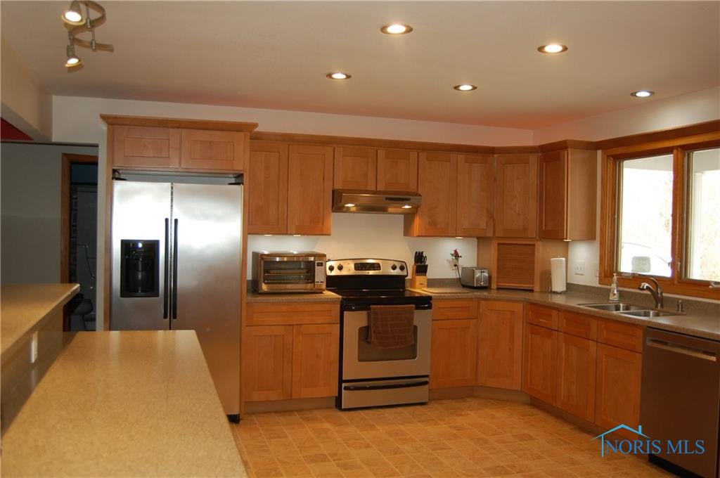 10203 Angola Road Swanton, OH 43558 - Photo 17 of 46 Gallery Image 17