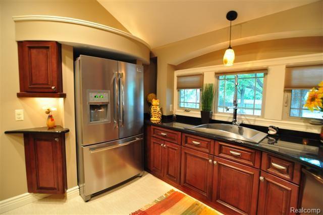 323 West 4th Street Rochester, MI 48307 - Photo 7 of 24 Kitchen
