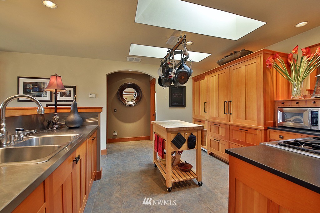 6616 Maxwelton Road Clinton, WA 98236 - Photo 8 of 25 Gallery Image 8