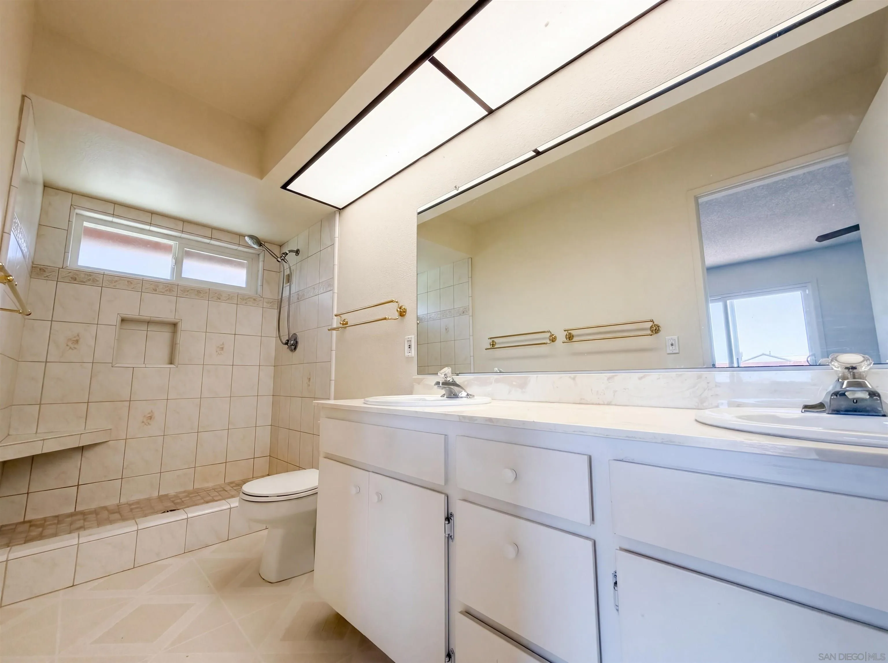8949 Corte Pellejo Spring Valley, CA 91977 - Photo 6 of 25