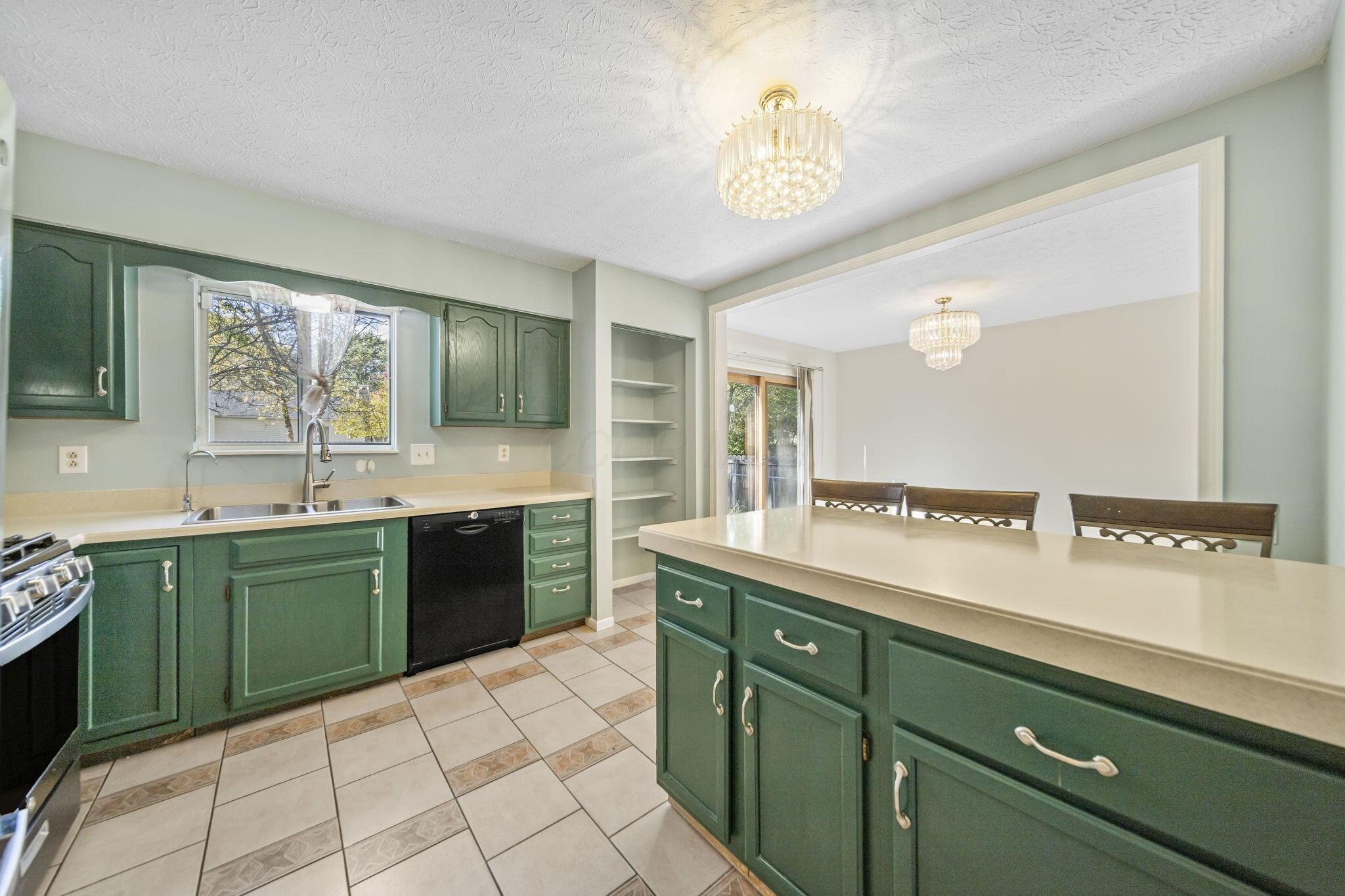 8205 Longhorn Road Powell, OH 43065 - Photo 9 of 54 Kitchen