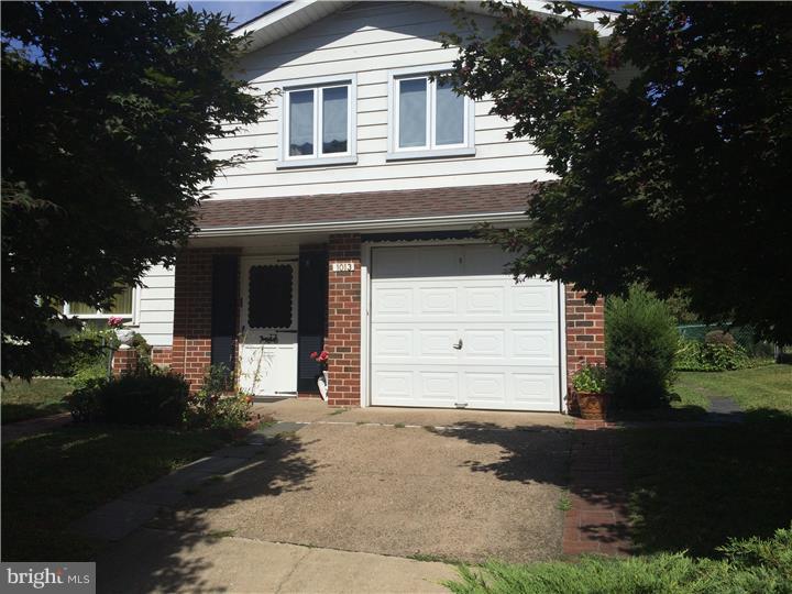 1013 Alpena Road Philadelphia, PA 19115 - Photo 3 of 23 Garage