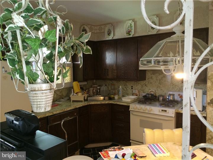 1013 Alpena Road Philadelphia, PA 19115 - Photo 7 of 23 Kitchen