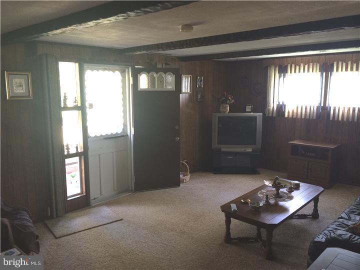 1013 Alpena Road Philadelphia, PA 19115 - Photo 10 of 23 Family Room
