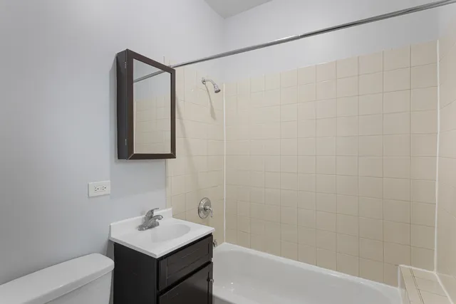$1,447 | 7451 North Greenview Avenue, Unit 213, Chicago, IL 60626