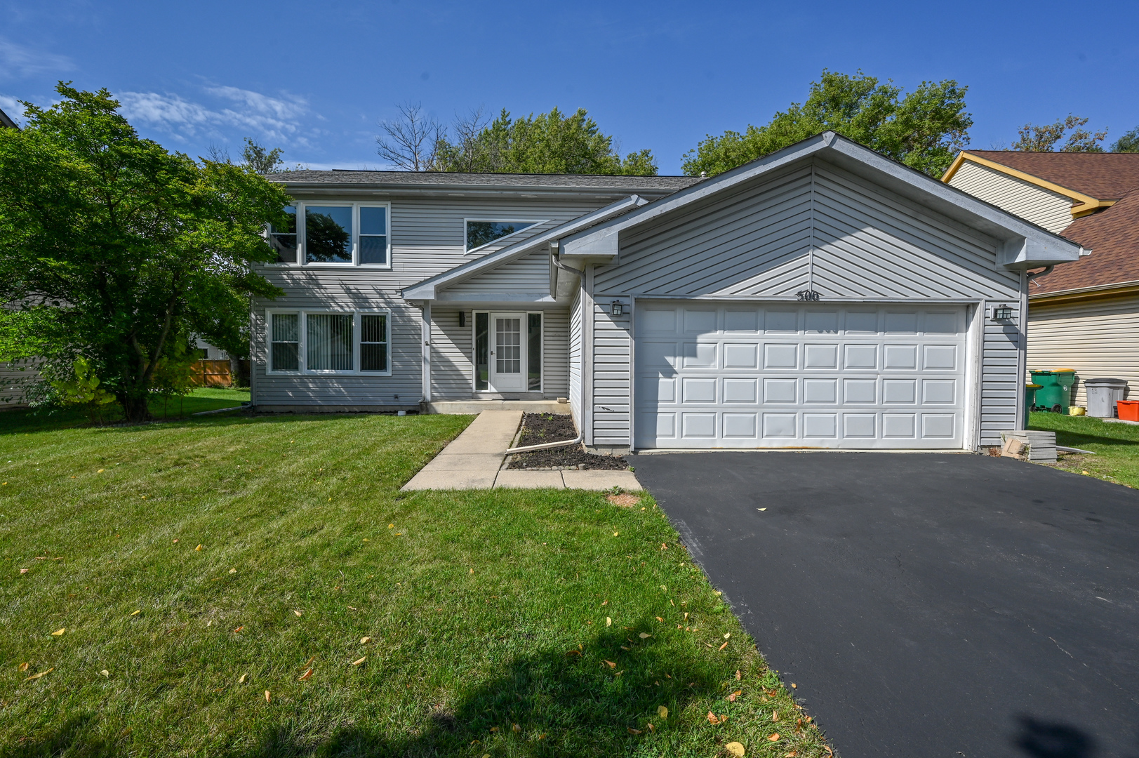 500 Greenview Lane Wheeling, IL 60090 - Photo 1 of 51 a front view of a house with a yard