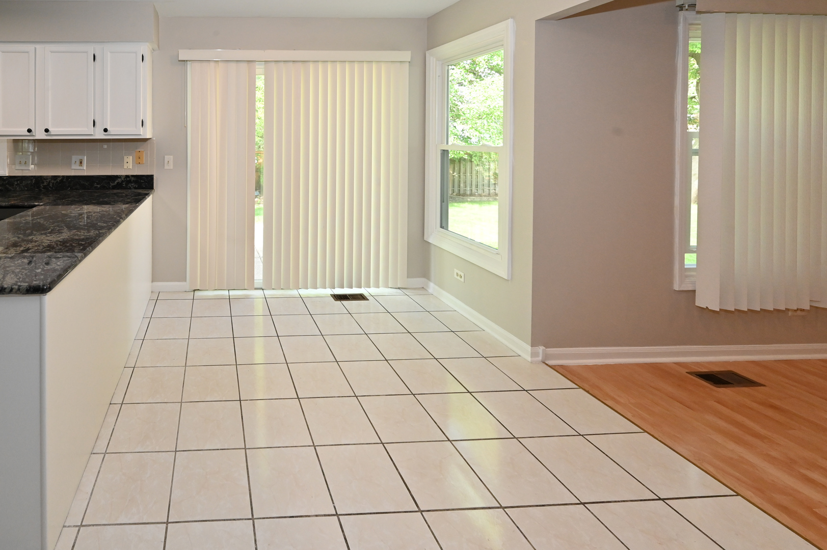 500 Greenview Lane Wheeling, IL 60090 - Photo 13 of 51 a view of an empty room and window