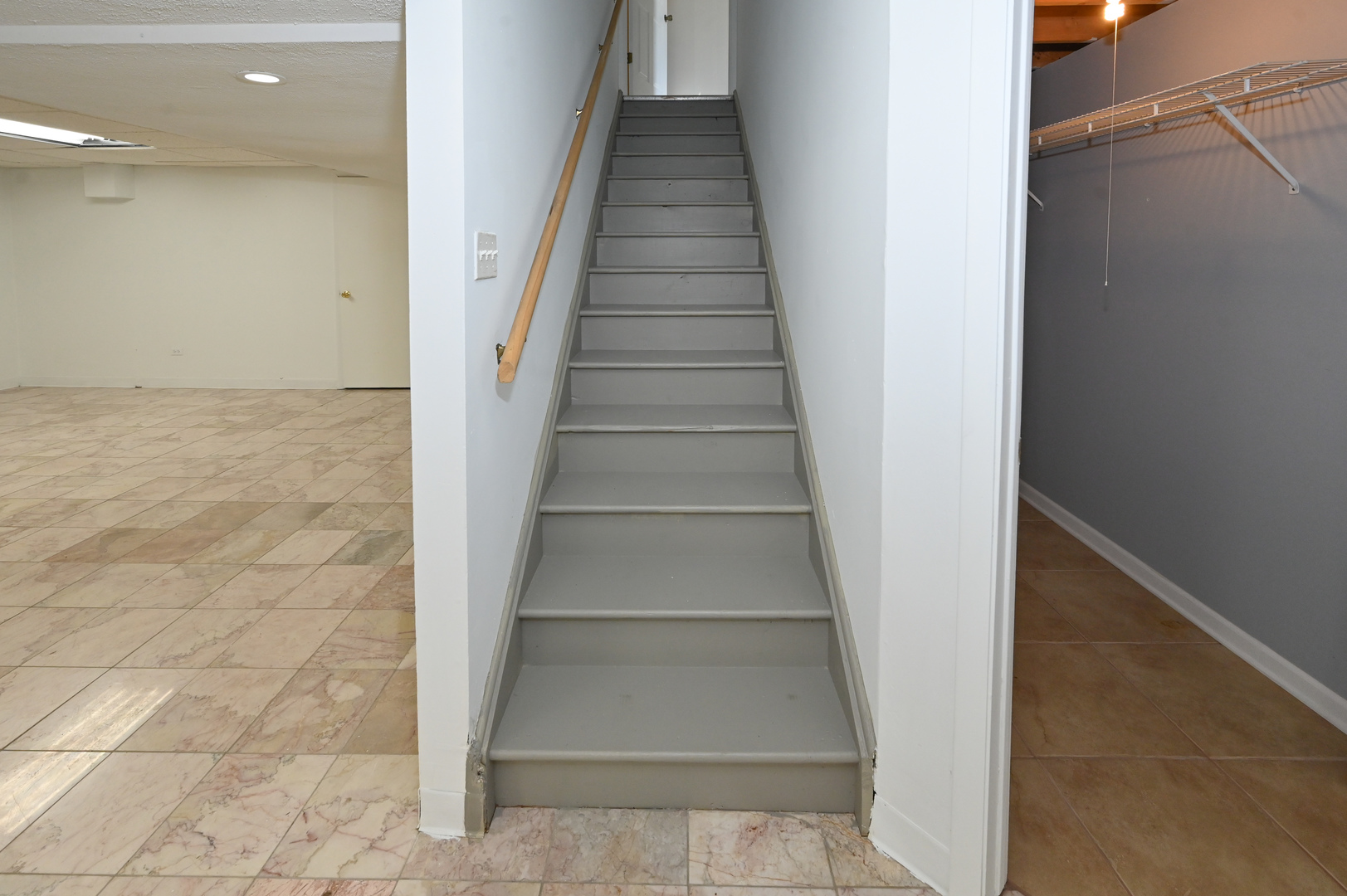 500 Greenview Lane Wheeling, IL 60090 - Photo 19 of 51 a view of entryway