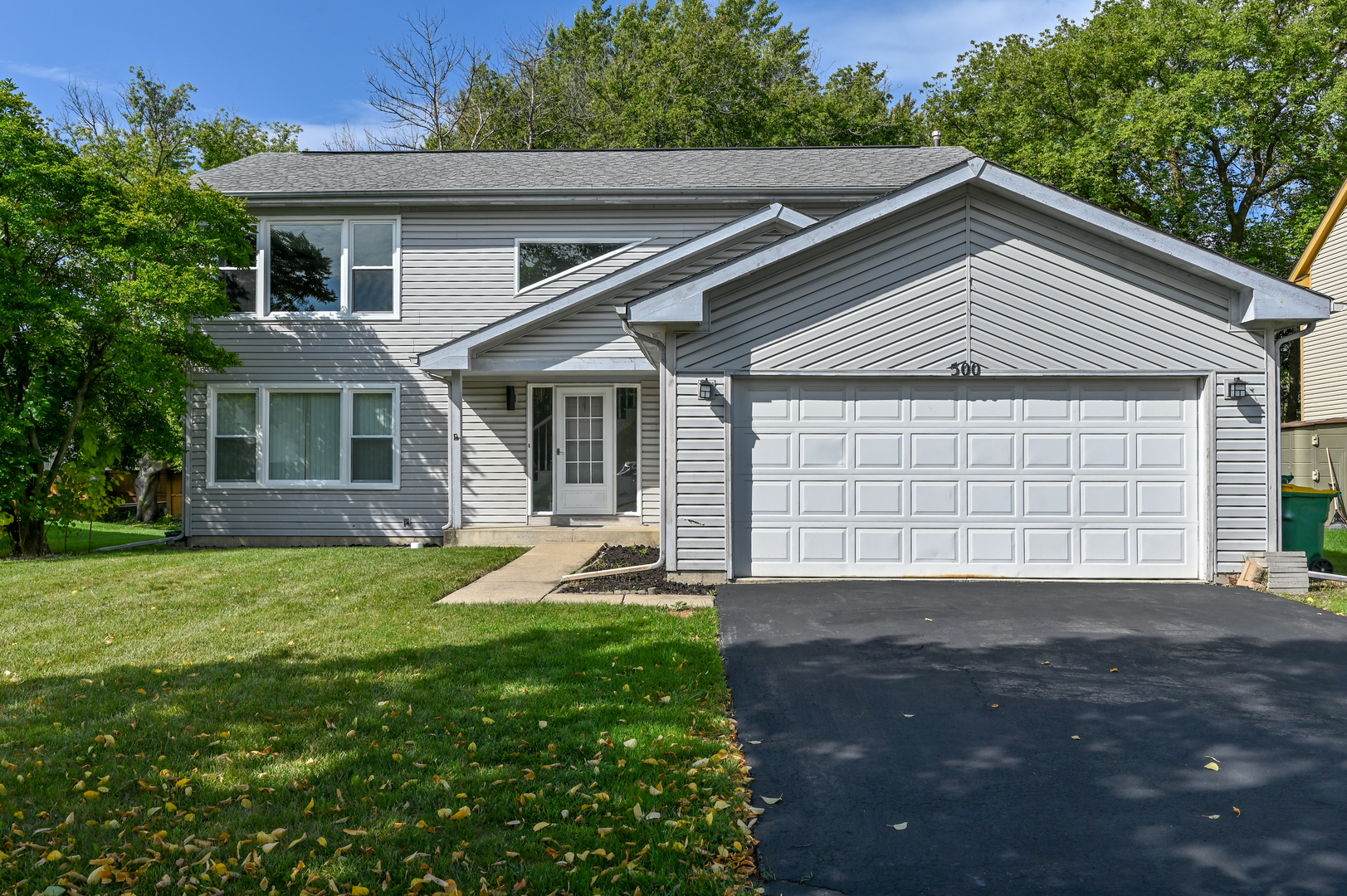 500 Greenview Lane Wheeling, IL 60090 - Photo 2 of 51 a front view of a house with a yard