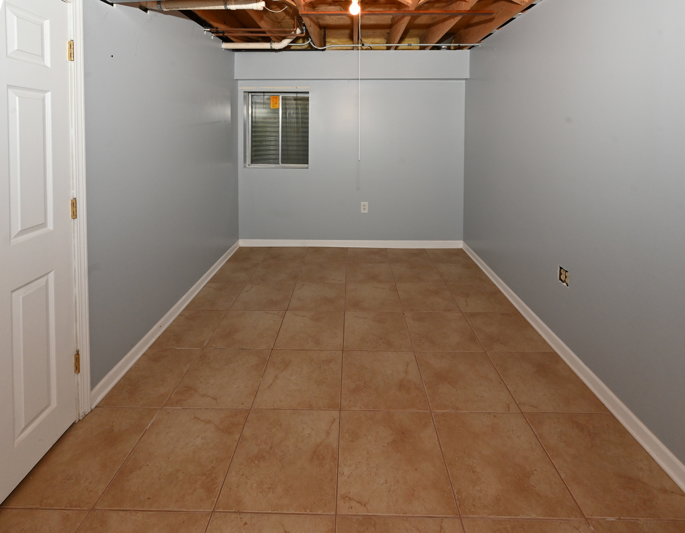 500 Greenview Lane Wheeling, IL 60090 - Photo 25 of 51 a view of a small space