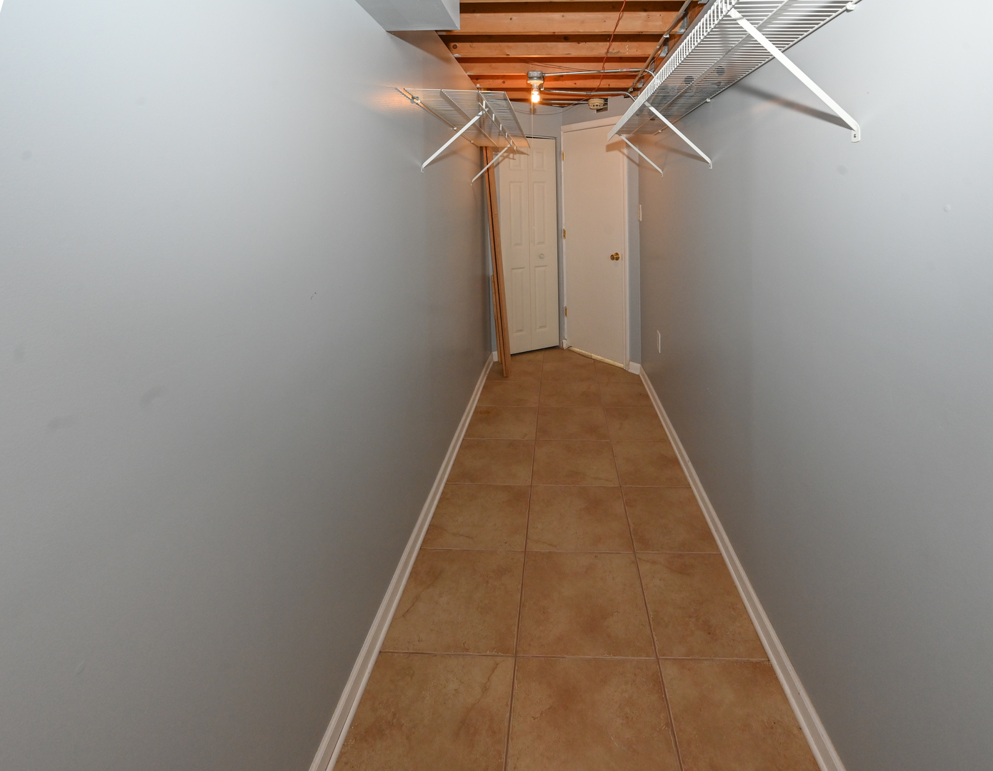 500 Greenview Lane Wheeling, IL 60090 - Photo 26 of 51 a view of a hallway with wooden floor