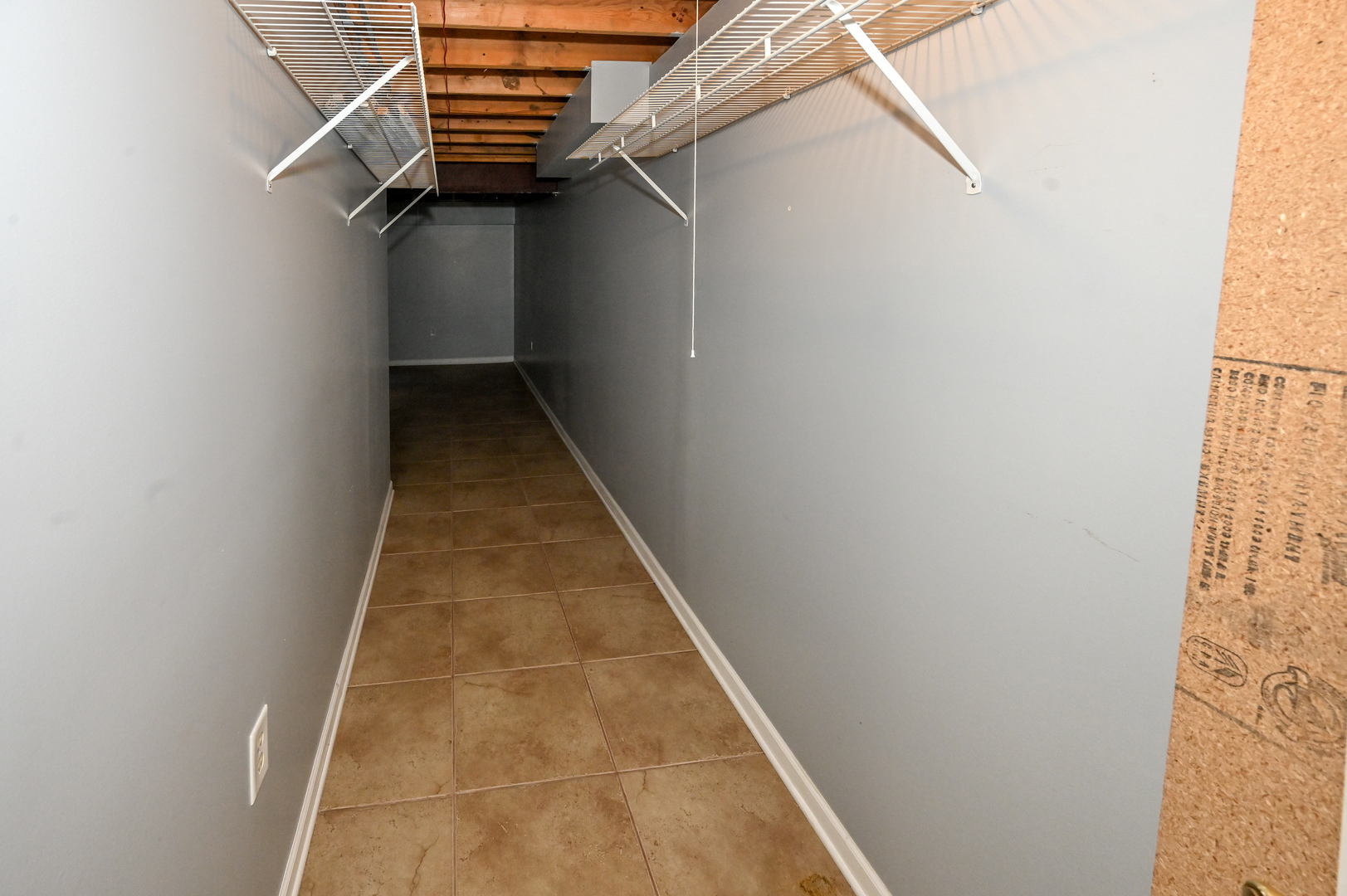 500 Greenview Lane Wheeling, IL 60090 - Photo 32 of 51 a view of stairs