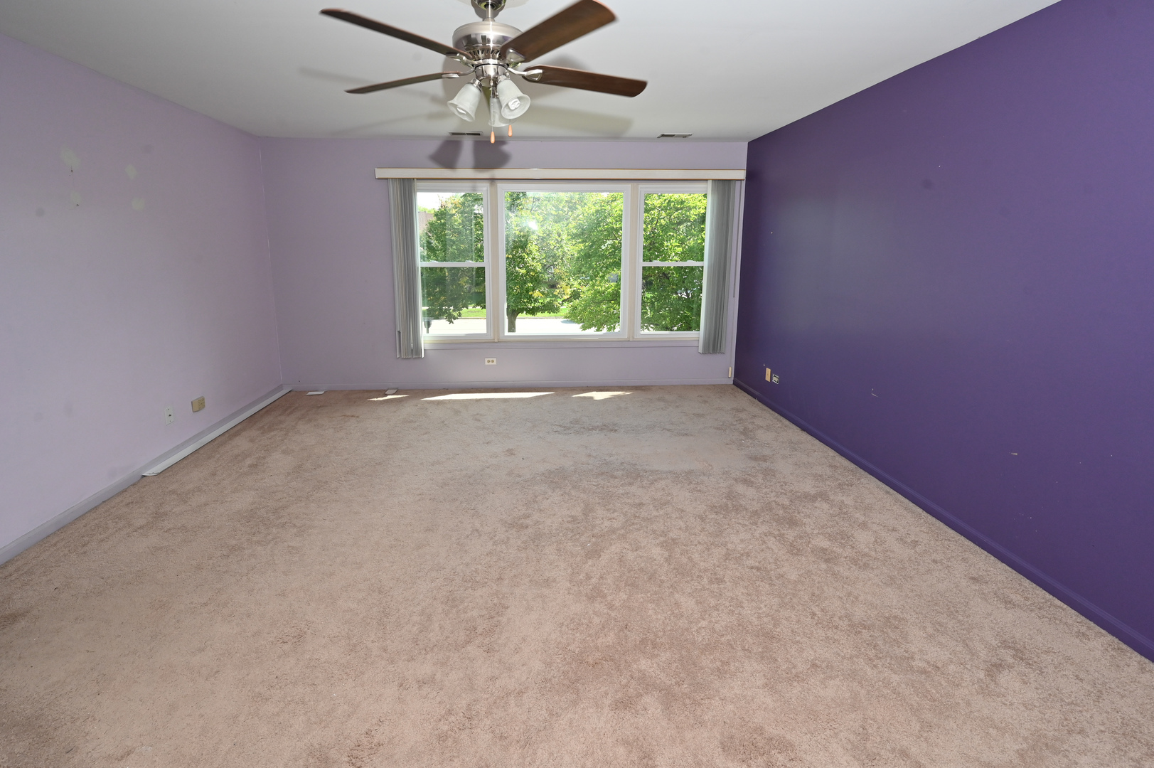 500 Greenview Lane Wheeling, IL 60090 - Photo 39 of 51 a view of an empty room with a window