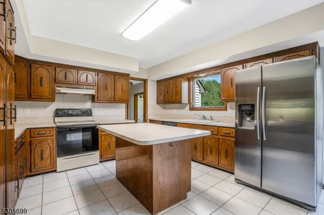 $3,800 | 34 Willow Brook Lane, Annandale, NJ 08801