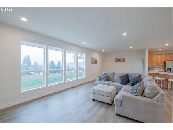 $647,000 | 25589 Cemetery Road, Monroe, OR 97456