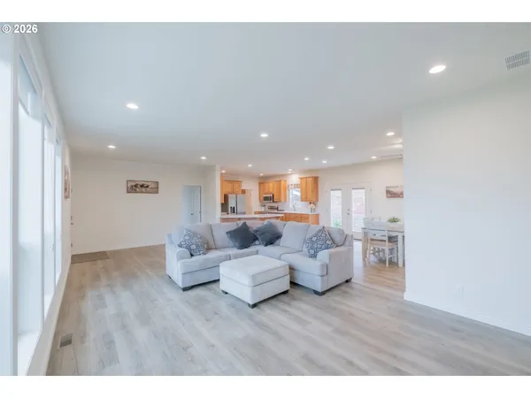 $647,000 | 25589 Cemetery Road, Monroe, OR 97456