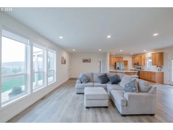 $647,000 | 25589 Cemetery Road, Monroe, OR 97456