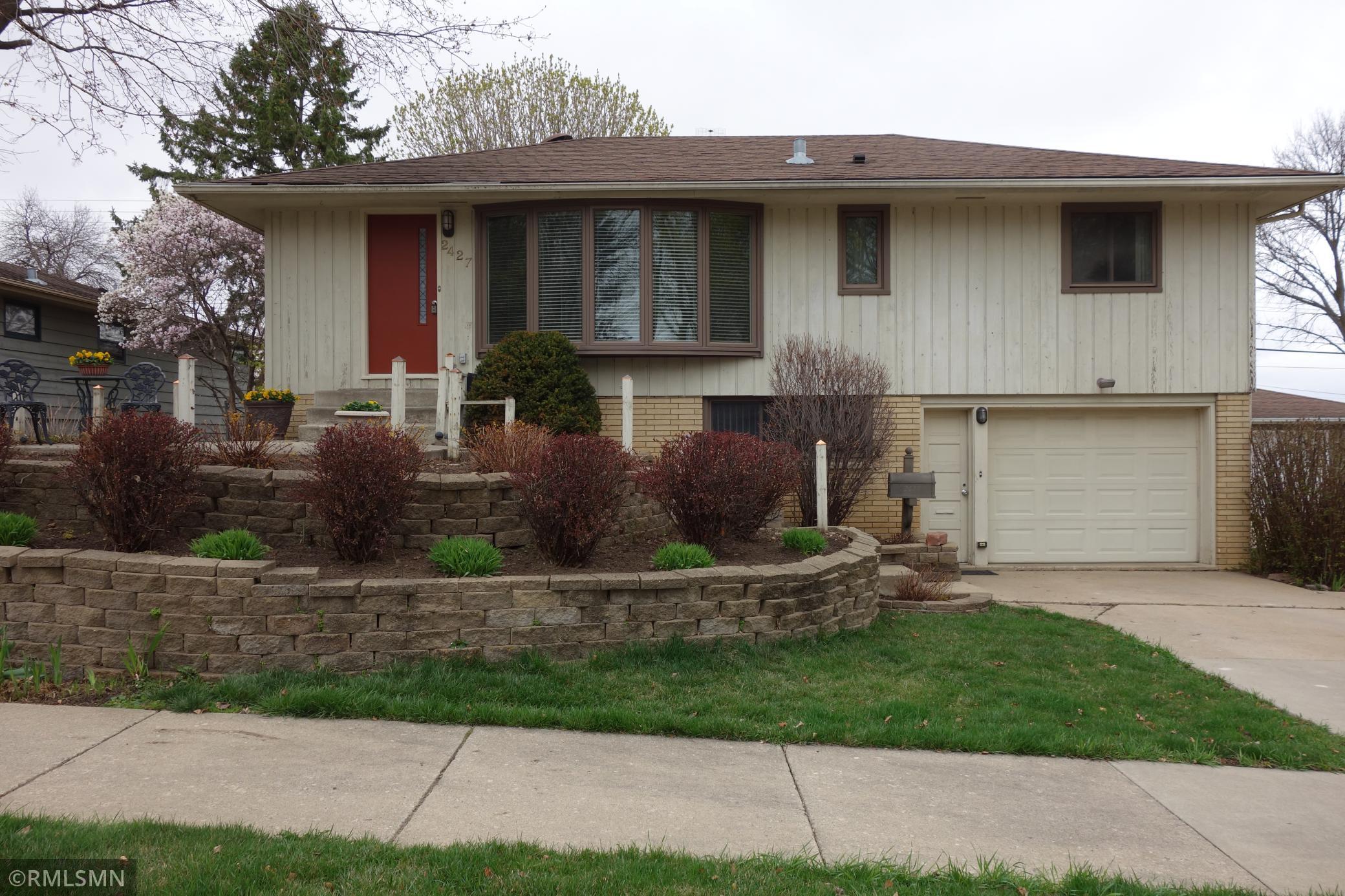 2427 26th Street Northwest Rochester, MN 55901 - Photo 3 of 31 Gallery Image 3