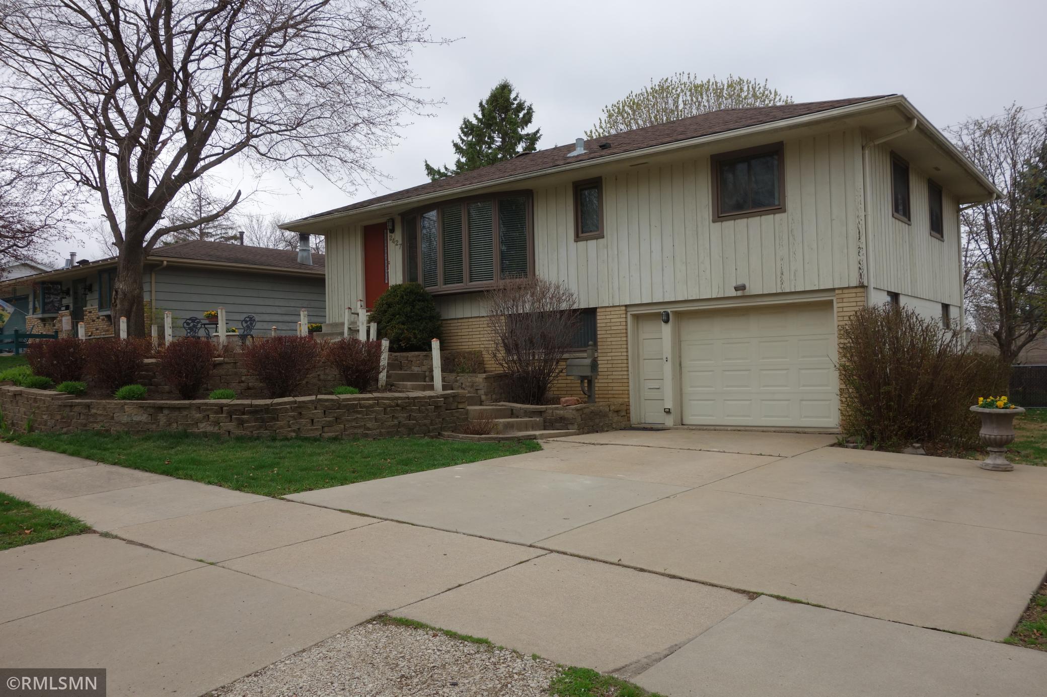 2427 26th Street Northwest Rochester, MN 55901 - Photo 4 of 31 Gallery Image 4