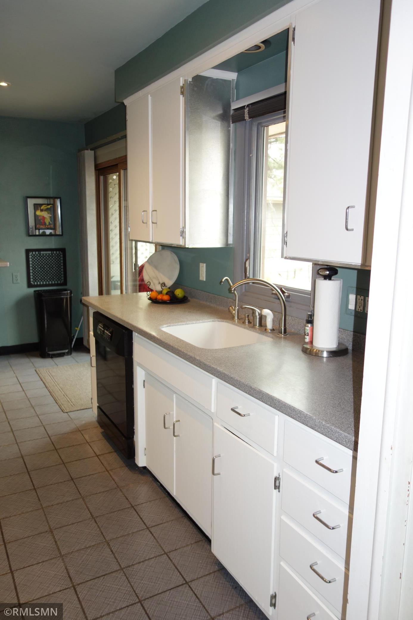 2427 26th Street Northwest Rochester, MN 55901 - Photo 9 of 31 Gallery Image 9