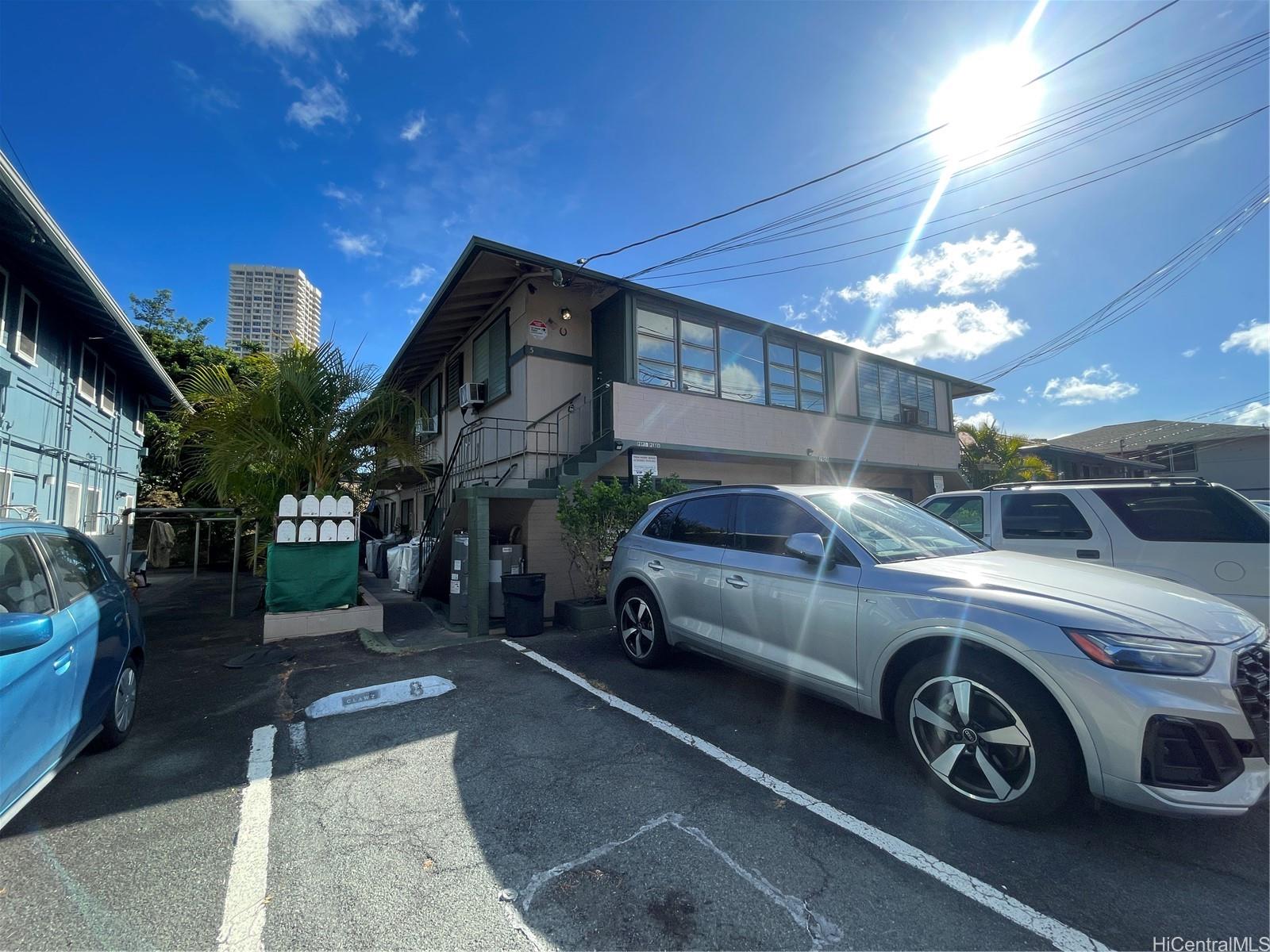 2908 Varsity Circle Honolulu, HI 96826 - Photo 3 of 11 a view of a car garage
