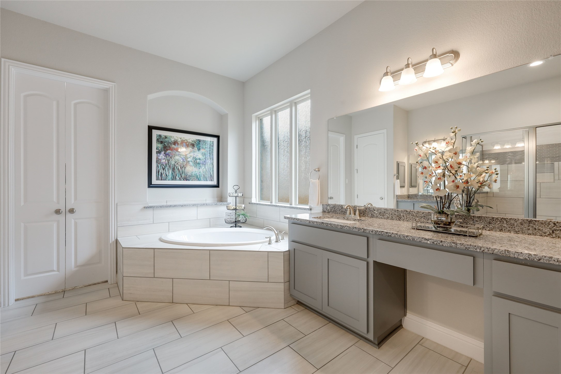 7425 Pace Ravine Drive Lago Vista, TX 78645 - Photo 21 of 40 Primary bath