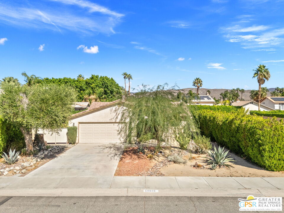 68600 Risueno Road Cathedral City, CA 92234 - Photo 6 of 30 a view of a yard