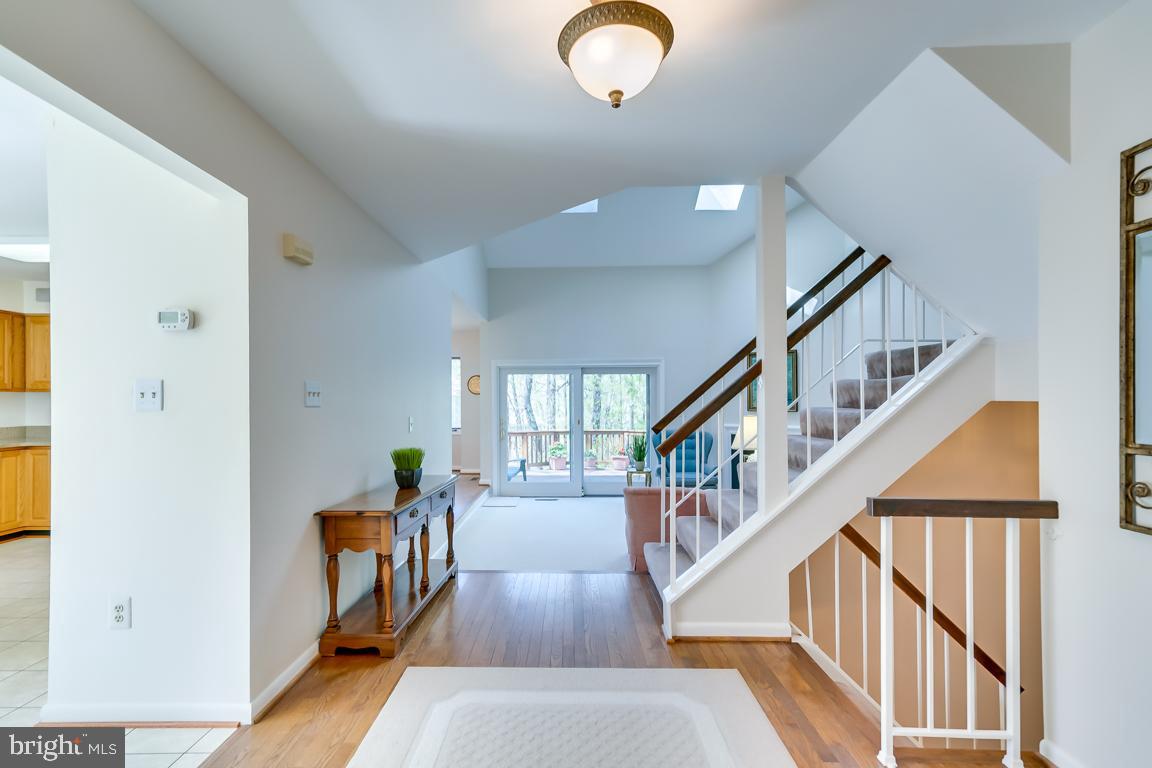 1315 Wedgewood Manor Way Reston, VA 20194 - Photo 3 of 40 Inviting Foyer
