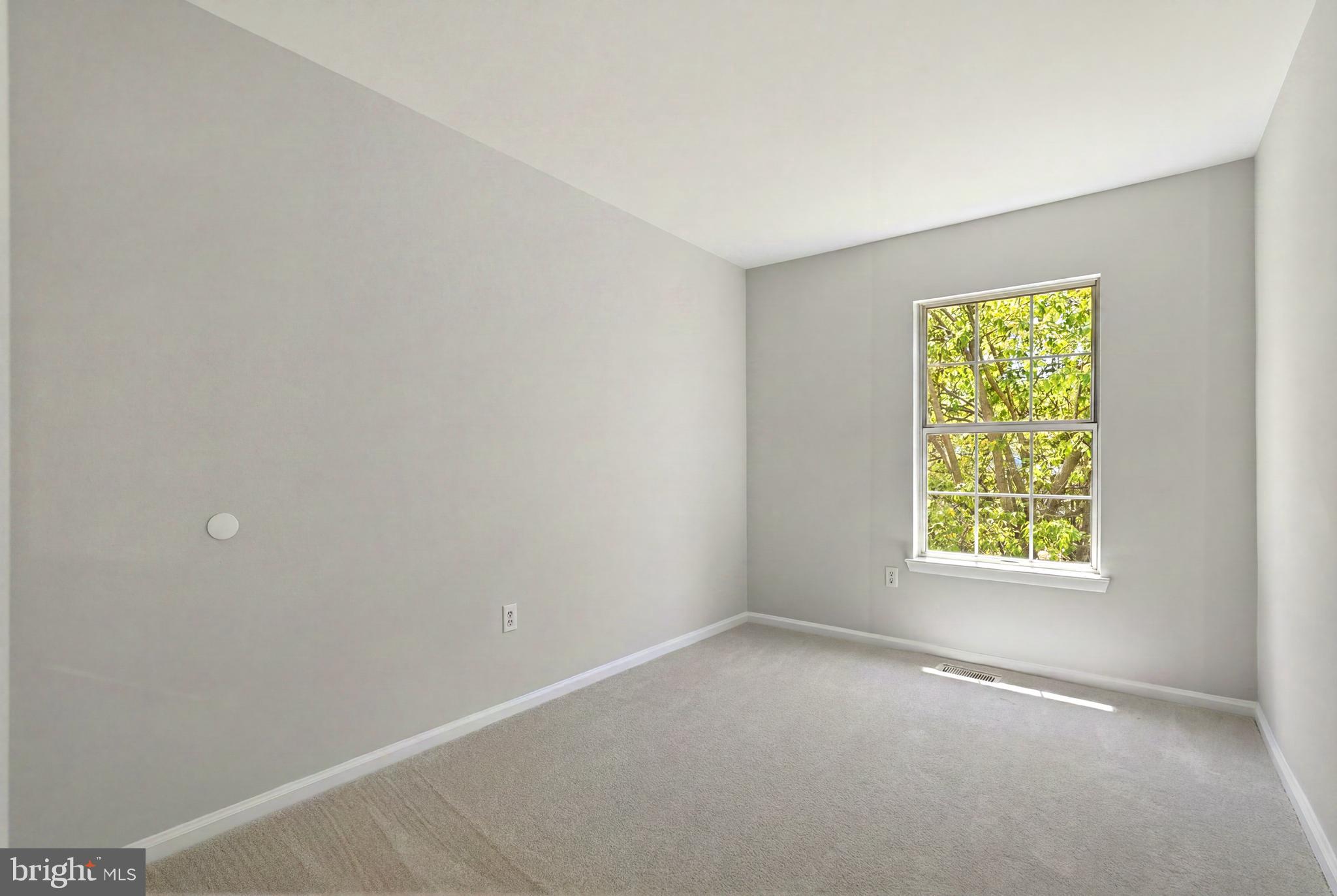 3682 Masthead Trail Triangle, VA 22172 - Photo 30 of 53 an empty room with a window