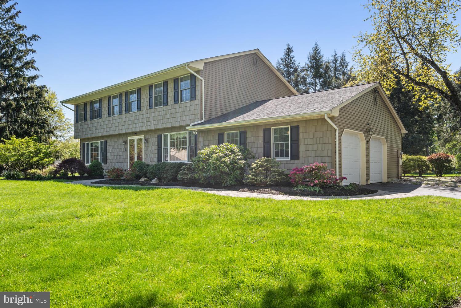 2 Manor Ridge Drive Princeton Junction, NJ 08550 - Photo 4 of 49 Side entry garage