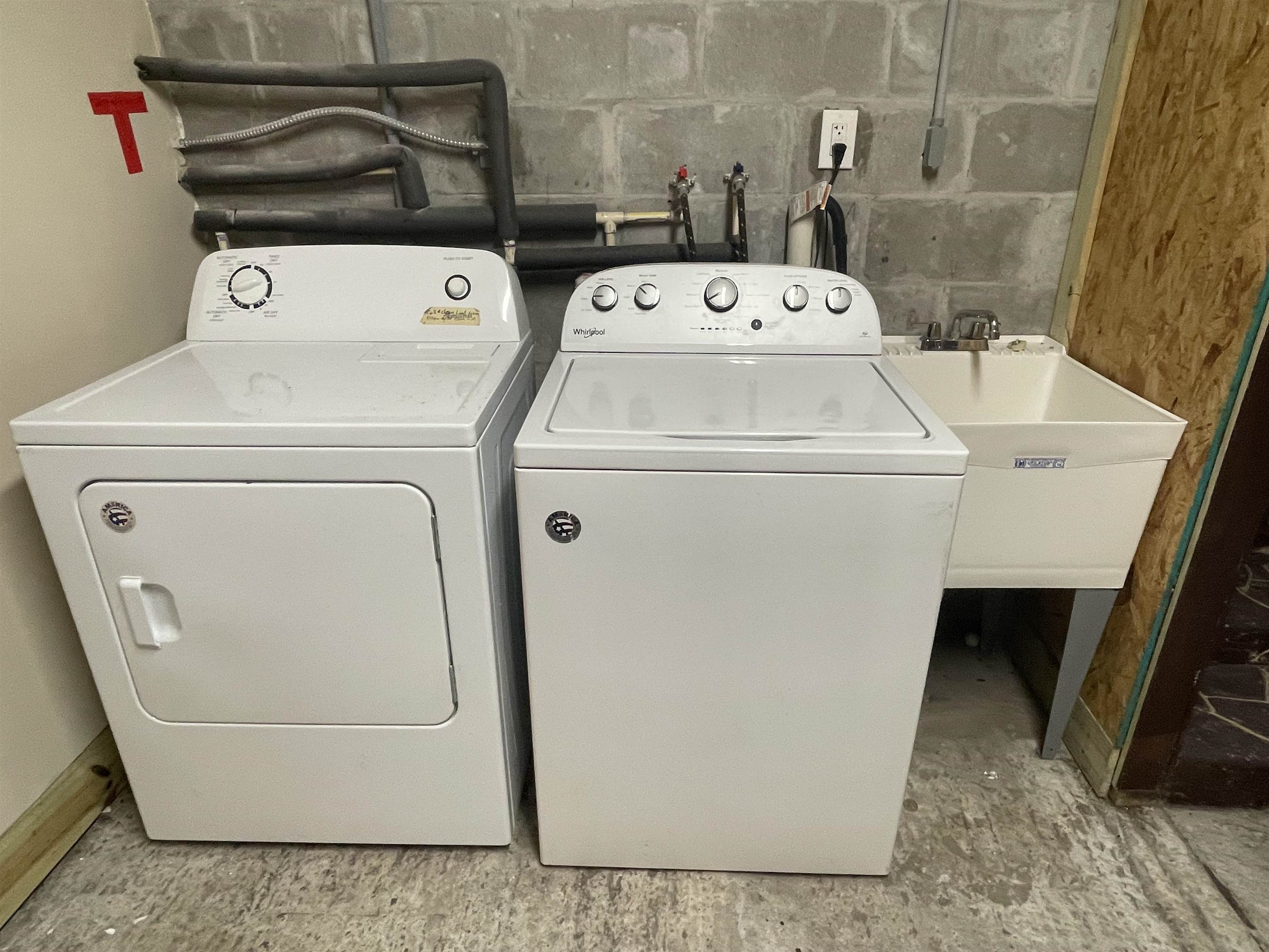 850 Chapin Street St. Augustine, FL 32084 - Photo 11 of 15 a utility room with dryer and washer