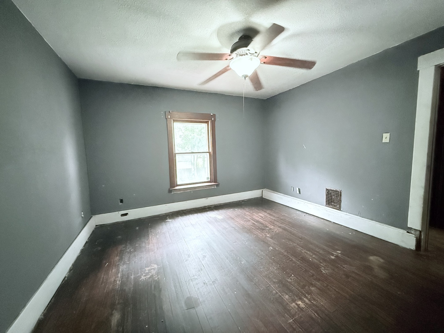 1005 East Main Street Clinton, IL 61727 - Photo 10 of 14