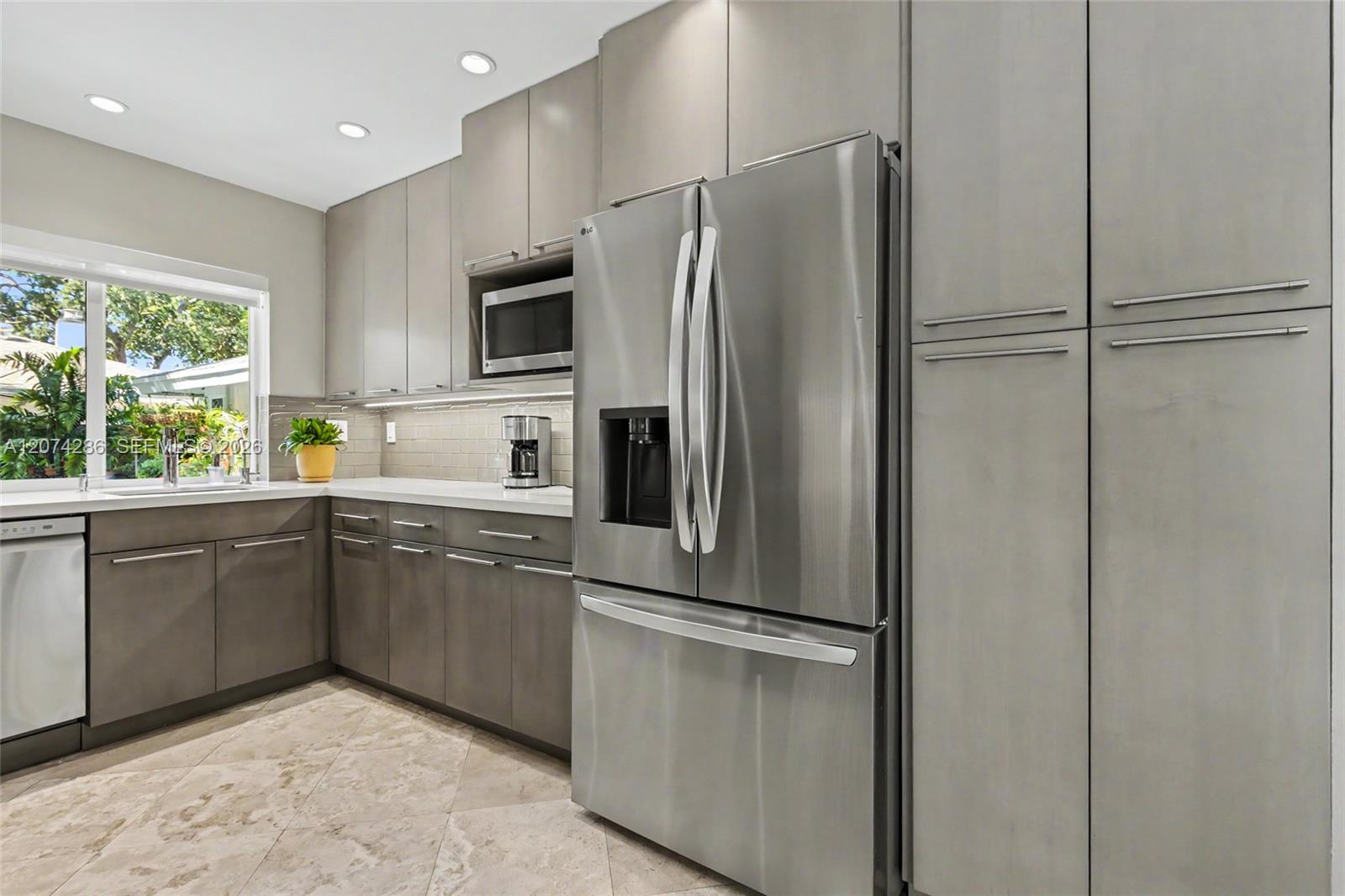 13 Dogwood Road Hollywood, FL 33021 - Photo 17 of 46 Gallery Image 17