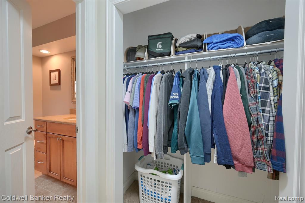 29314 Parkside Farmington Hills, MI 48331 - Photo 23 of 39